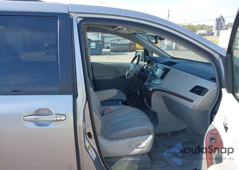 2013 Toyota Sienna Limited 7 Passenger z USA, uszkodzony, nr VIN 5TDDK3DCXDS069170